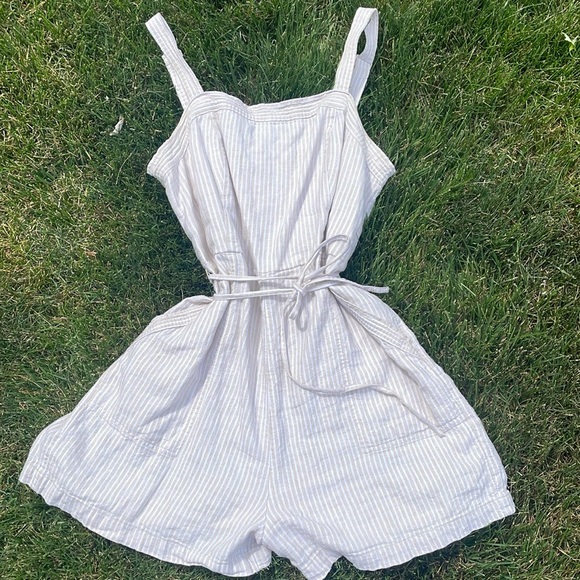 Old Navy tan/white stripe romper size L - Picture 1 of 4